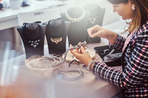 Expert Guide to Fine Jewellery: Strategies, Style Techniques, and Smart Investments